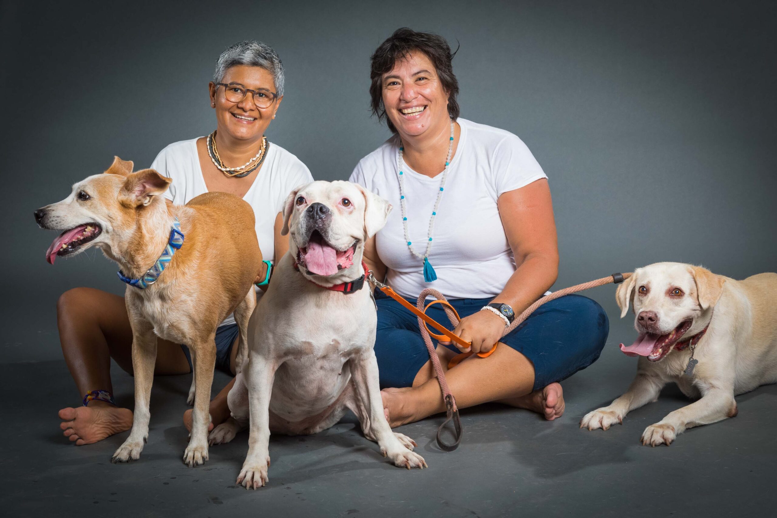 Star and Chacha, Foodie Guides from VALLARTA LOCAL FOOD TOURS posing with their three dogs; Chula, Comadrita and Maya.